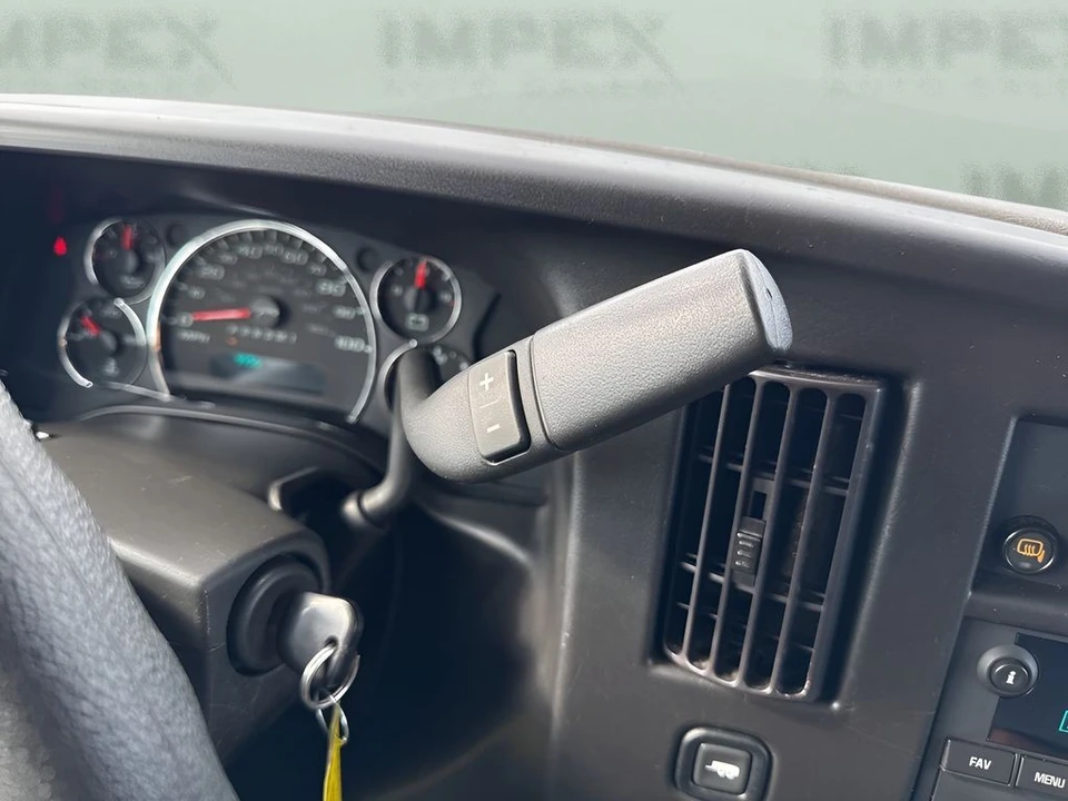 2023 GMC Savana - Image 13 of 21