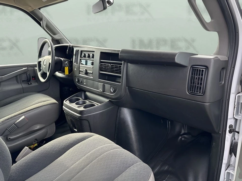 2023 GMC Savana - Image 10 of 21