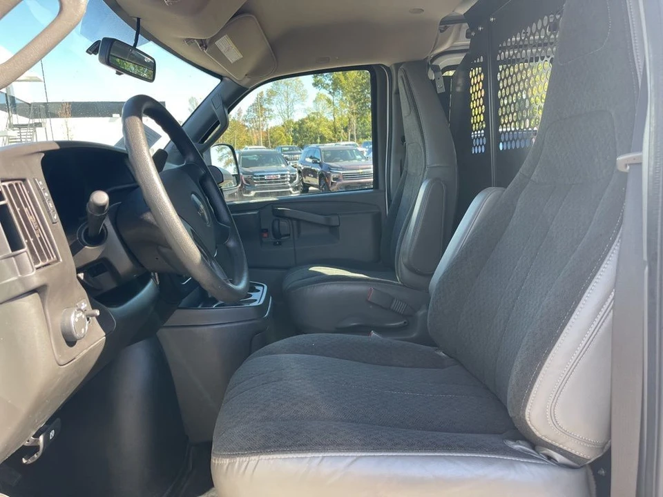 2023 GMC Savana - Image 9 of 21
