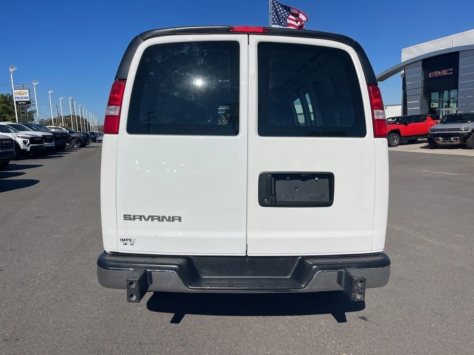2023 GMC Savana - Image 4 of 21