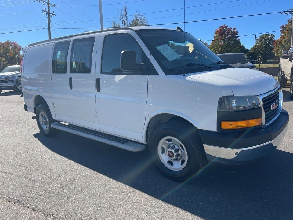 2023 GMC Savana - Image 7 of 21