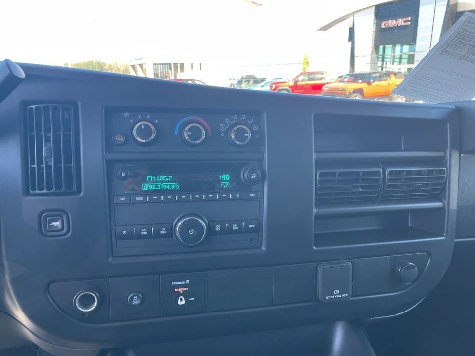 2023 GMC Savana - Image 13 of 21