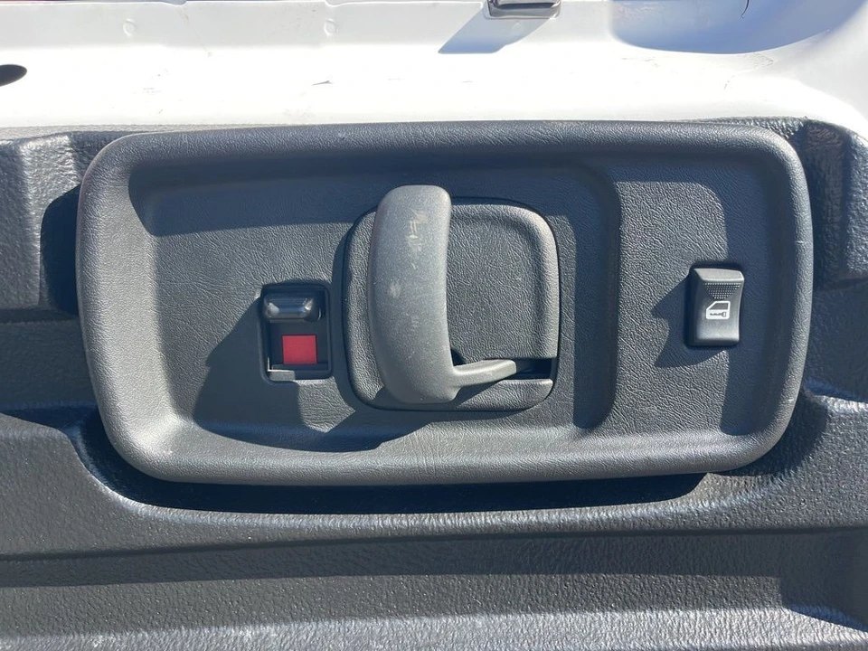 2023 GMC Savana - Image 20 of 21