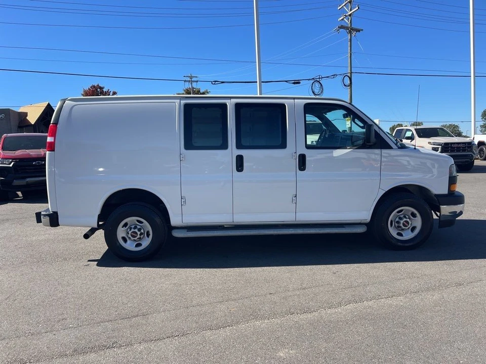 2023 GMC Savana - Image 6 of 12