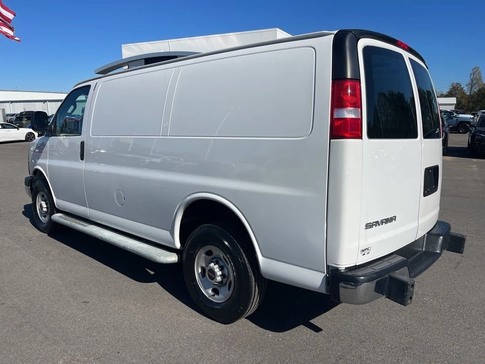 2023 GMC Savana - Image 3 of 21