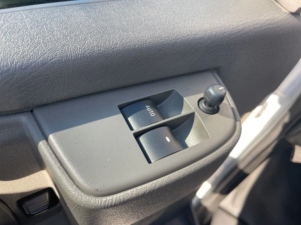 2023 GMC Savana - Image 18 of 21