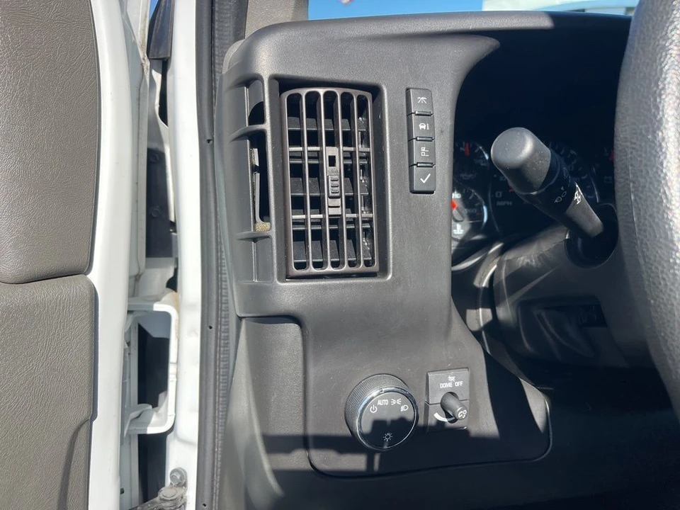 2023 GMC Savana - Image 17 of 21