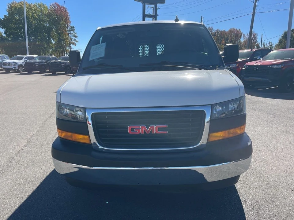 2023 GMC Savana - Image 8 of 21