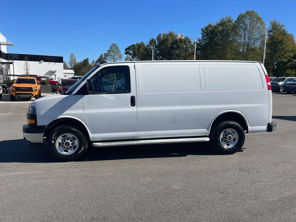 2023 GMC Savana - Image 2 of 21