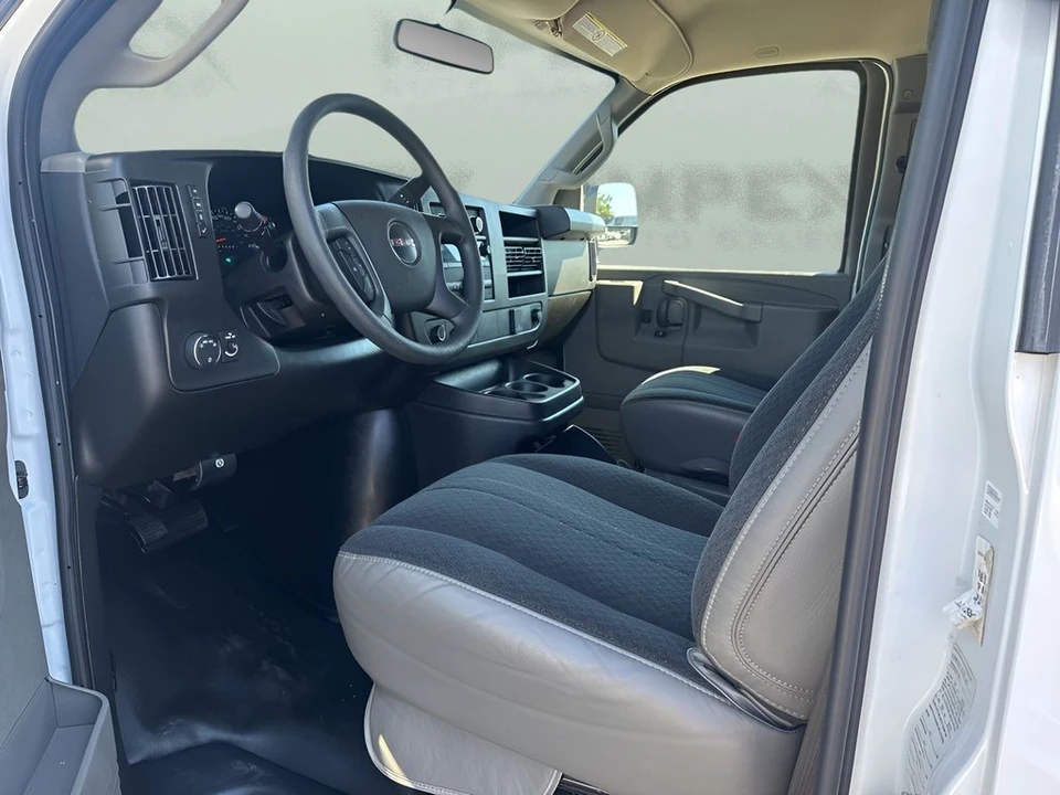 2023 GMC Savana - Image 9 of 12