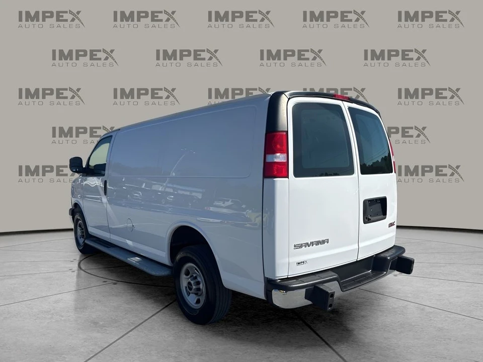 2023 GMC Savana - Image 3 of 12