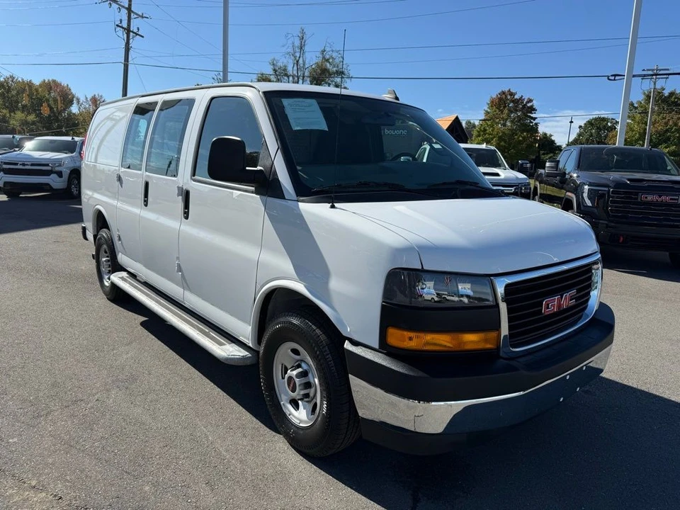 2023 GMC Savana - Image 7 of 12