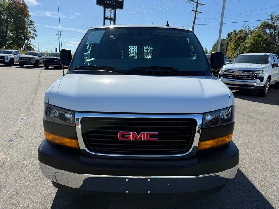 2023 GMC Savana - Image 8 of 21