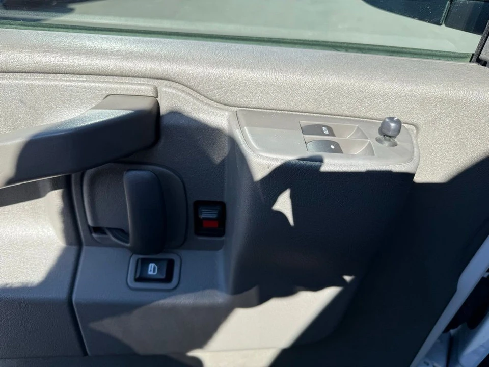 2023 GMC Savana - Image 20 of 21