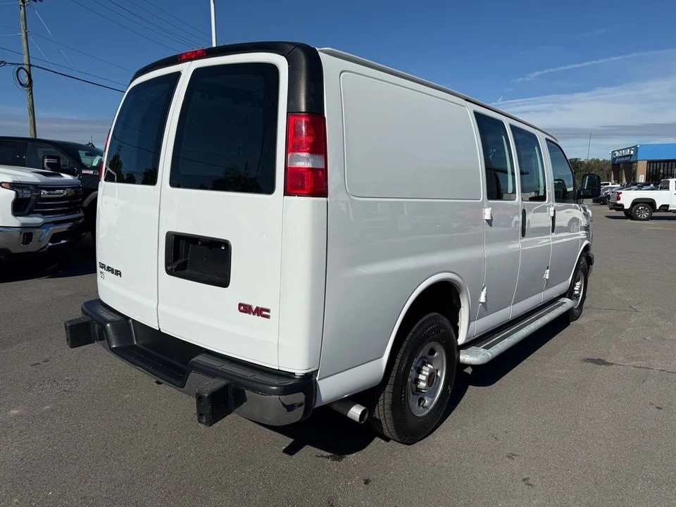 2023 GMC Savana - Image 5 of 21