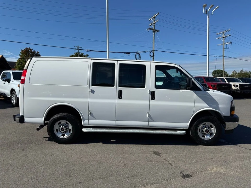 2023 GMC Savana - Image 6 of 21