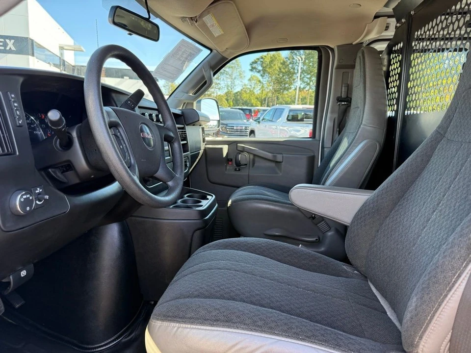 2023 GMC Savana - Image 9 of 21