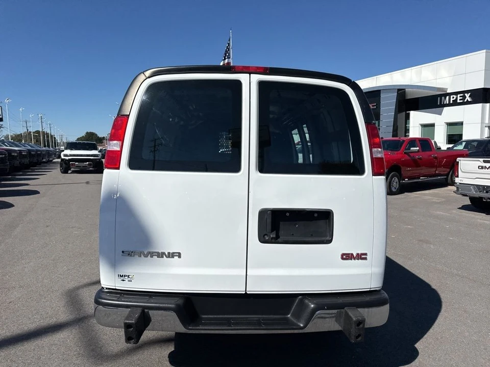 2023 GMC Savana - Image 4 of 12