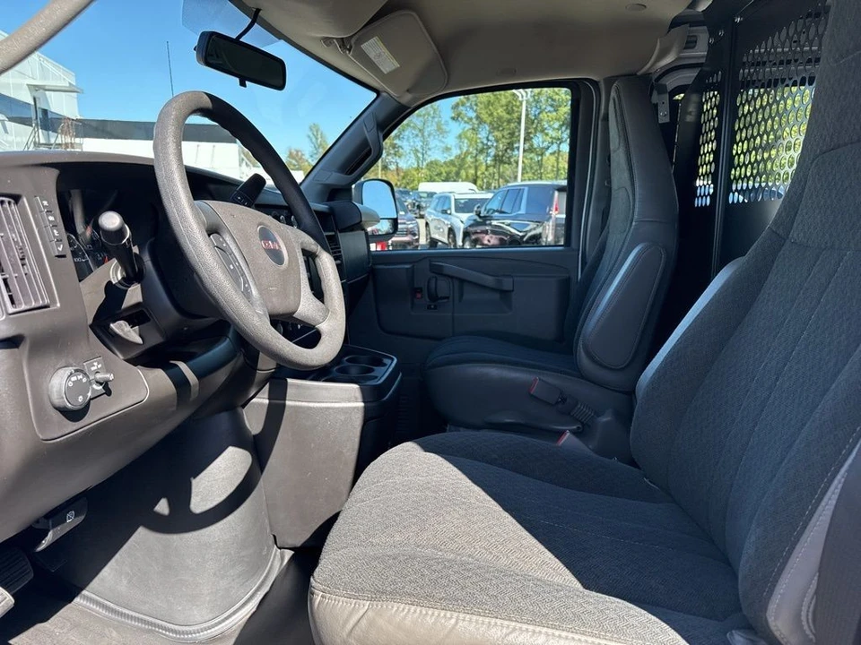 2023 GMC Savana - Image 9 of 12