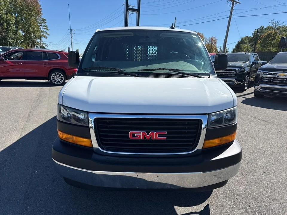 2023 GMC Savana - Image 8 of 12