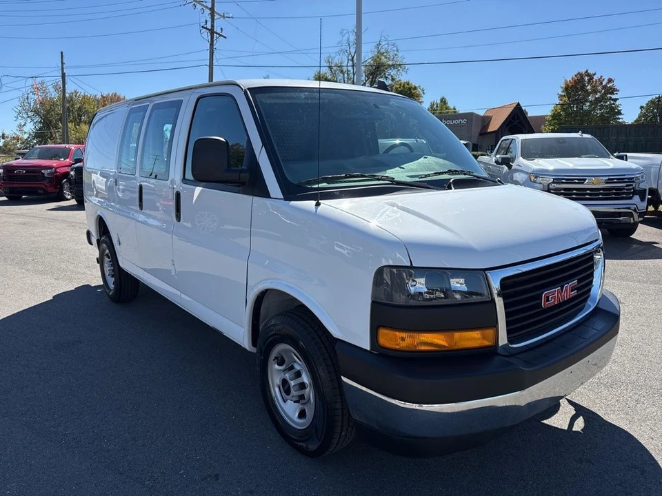 2023 GMC Savana - Image 7 of 12