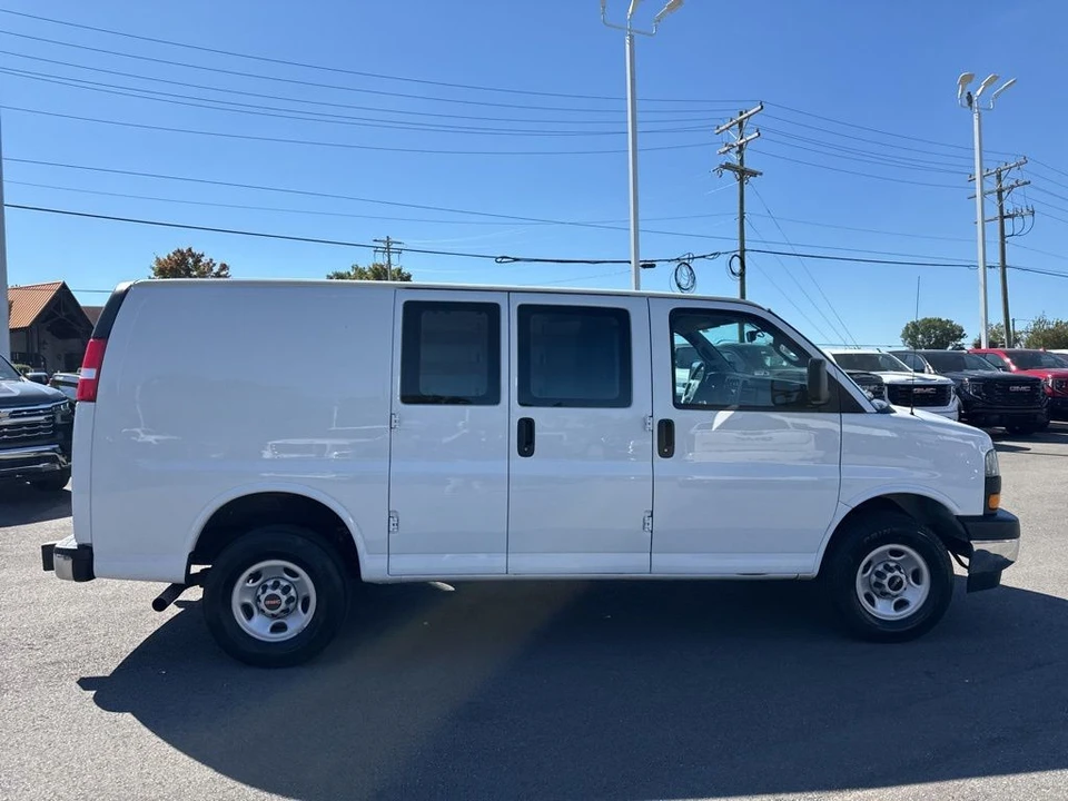 2023 GMC Savana - Image 6 of 12