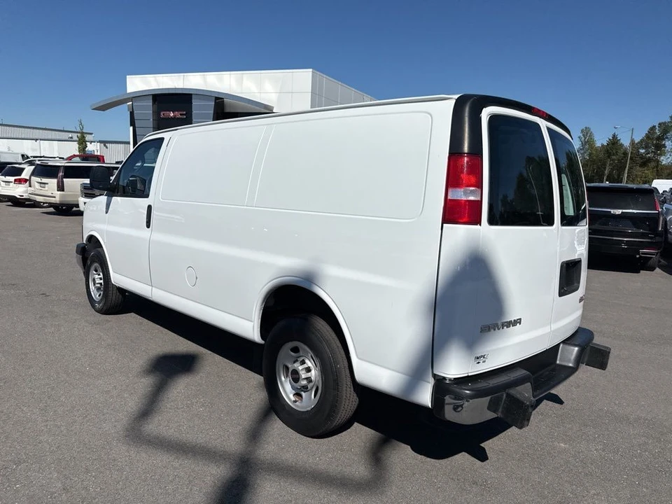 2023 GMC Savana - Image 3 of 12