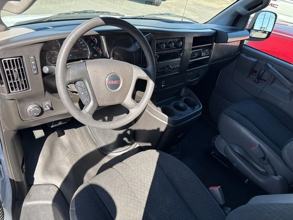 2023 GMC Savana - Image 10 of 12