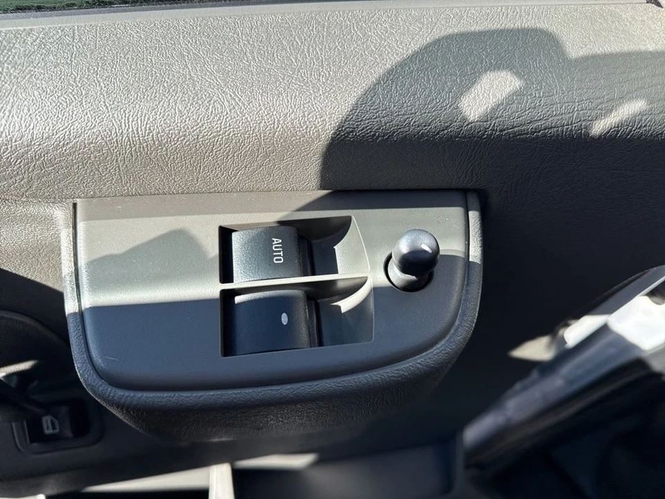 2023 GMC Savana - Image 19 of 21