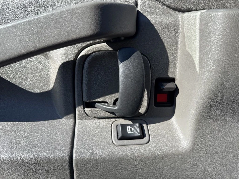 2023 GMC Savana - Image 10 of 21