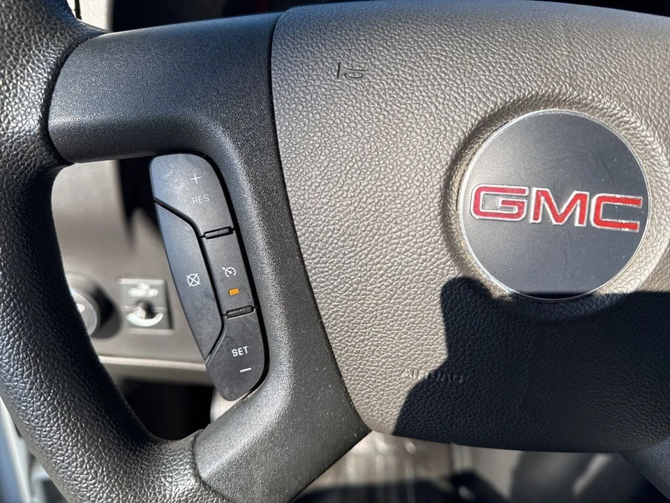 2023 GMC Savana - Image 13 of 21