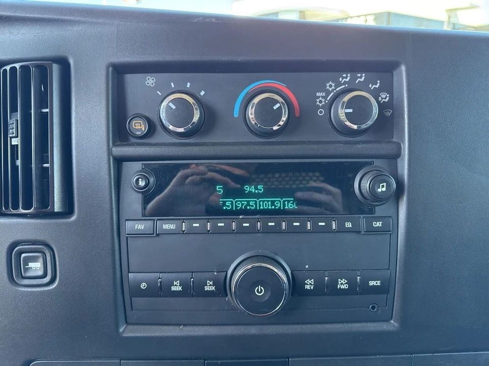 2023 GMC Savana - Image 15 of 21
