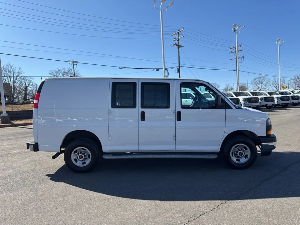 2023 GMC Savana - Image 6 of 21
