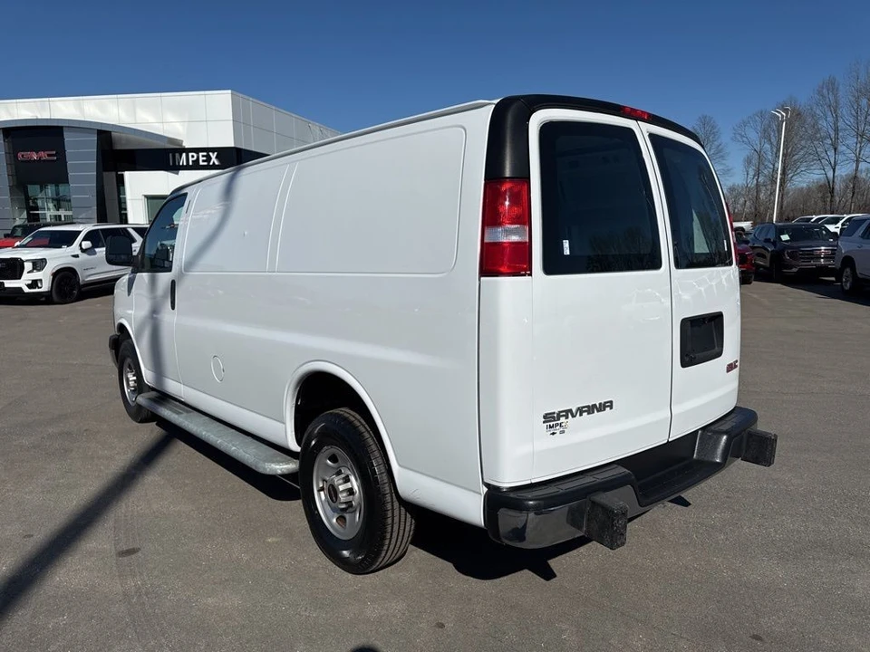 2023 GMC Savana - Image 3 of 21