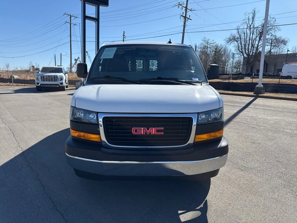 2023 GMC Savana - Image 8 of 21