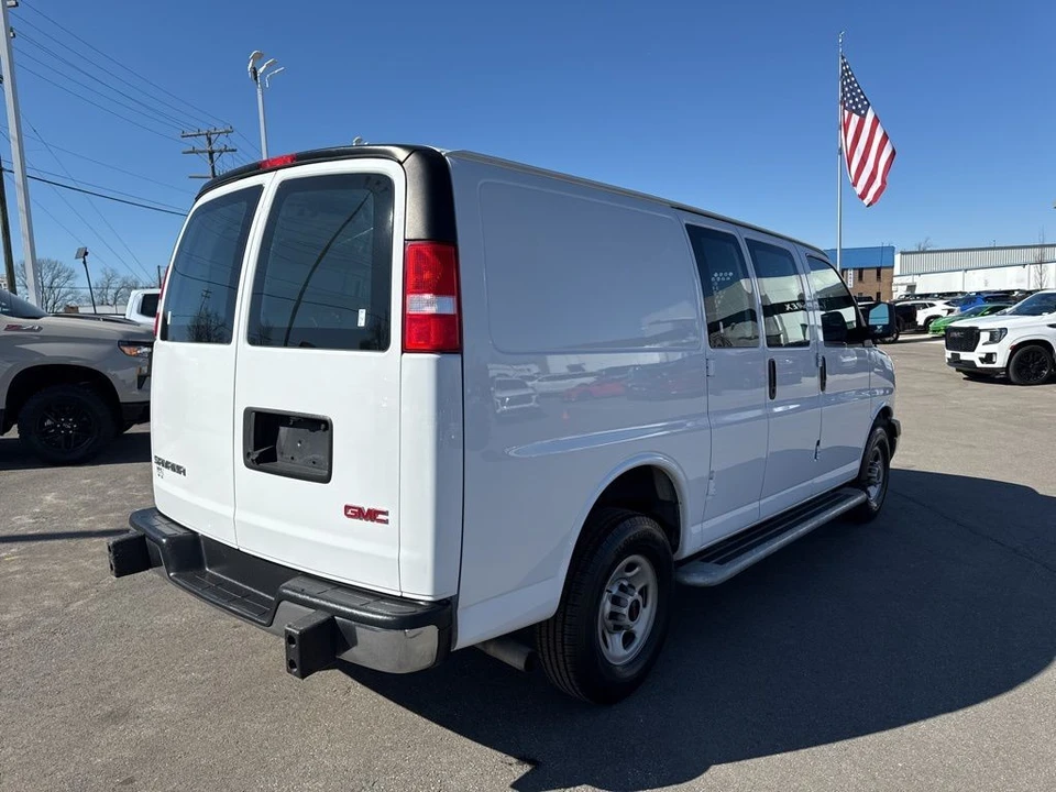2023 GMC Savana - Image 5 of 21