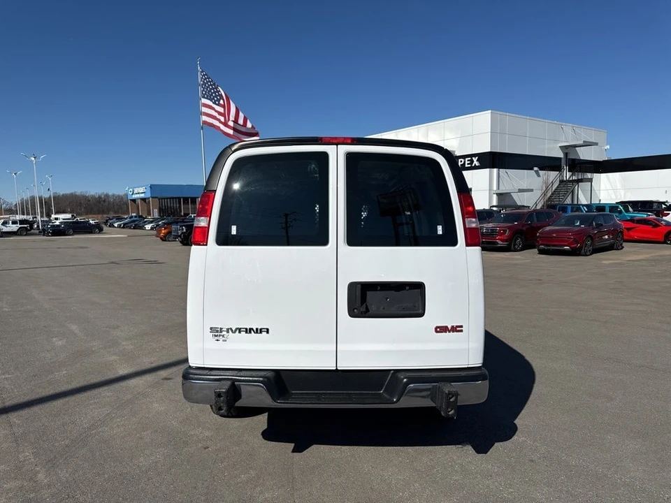 2023 GMC Savana - Image 4 of 21