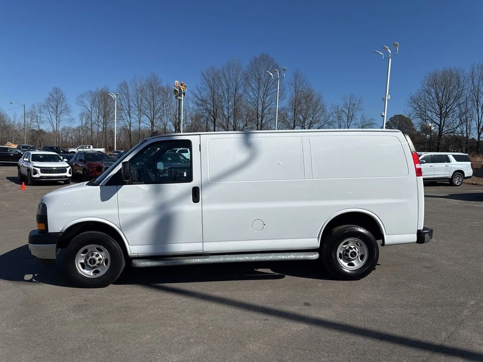 2023 GMC Savana - Image 2 of 21