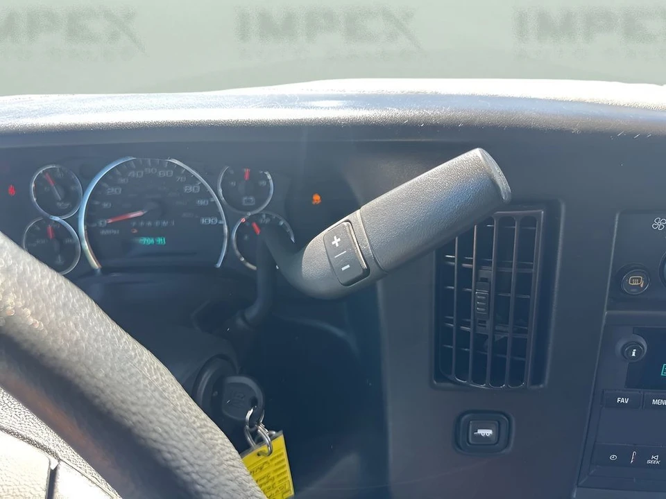 2023 GMC Savana - Image 14 of 21