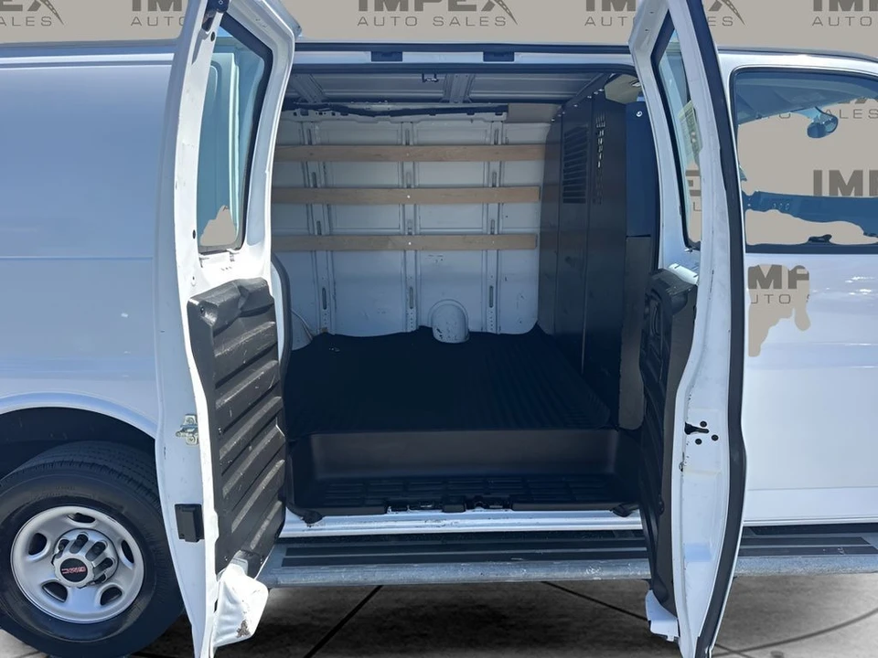 2023 GMC Savana - Image 21 of 21