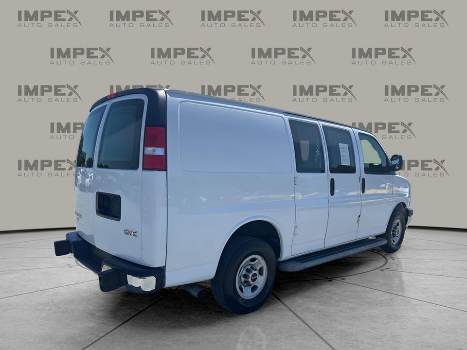 2023 GMC Savana - Image 5 of 12