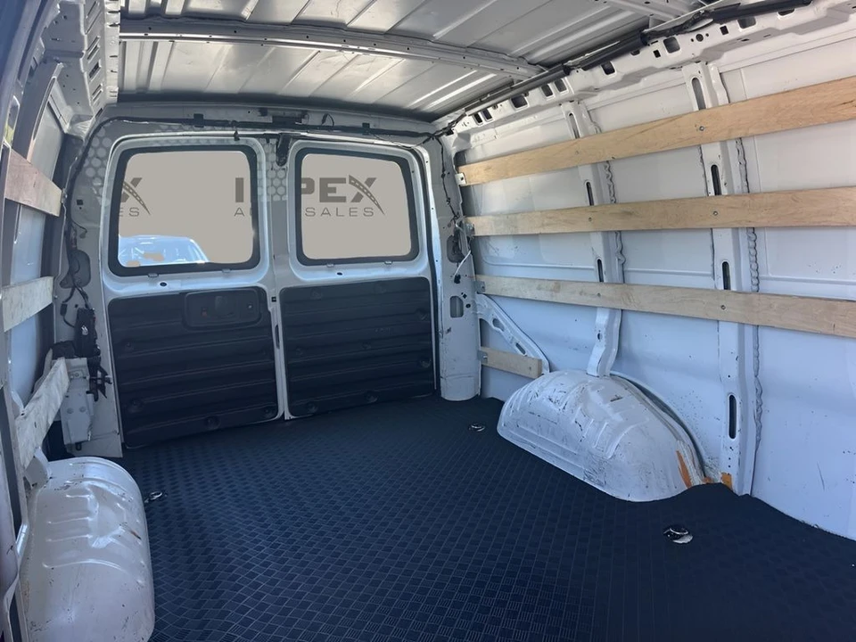 2023 GMC Savana - Image 10 of 21