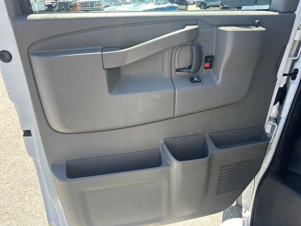 2023 GMC Savana - Image 20 of 21