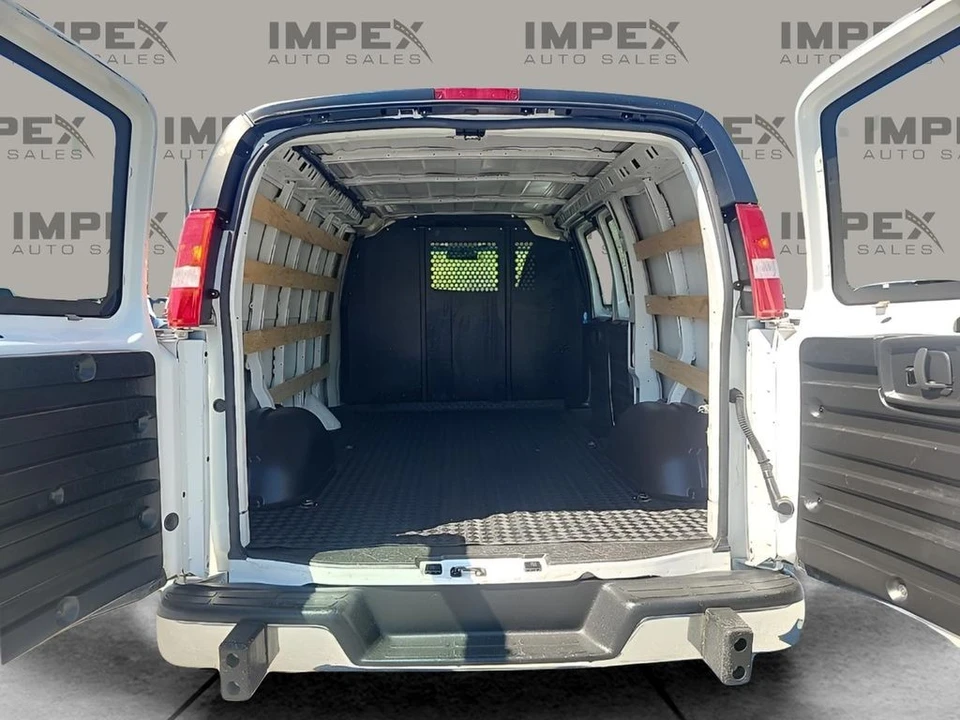 2023 GMC Savana - Image 21 of 21