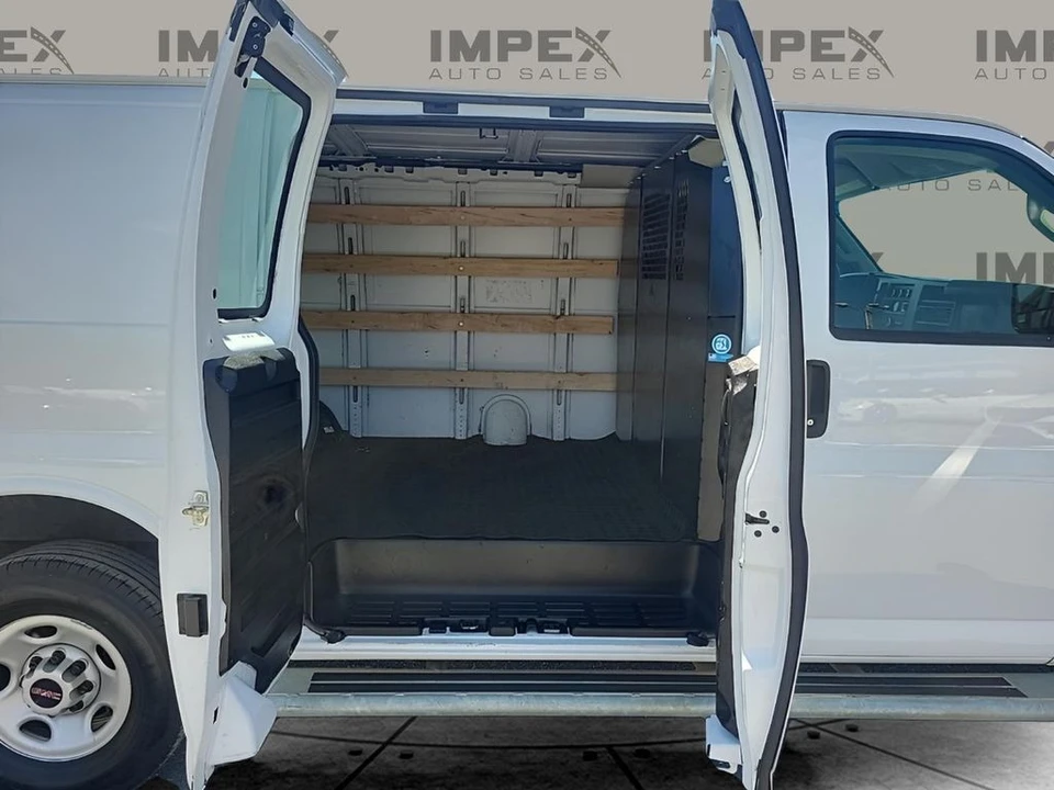2023 GMC Savana - Image 20 of 21