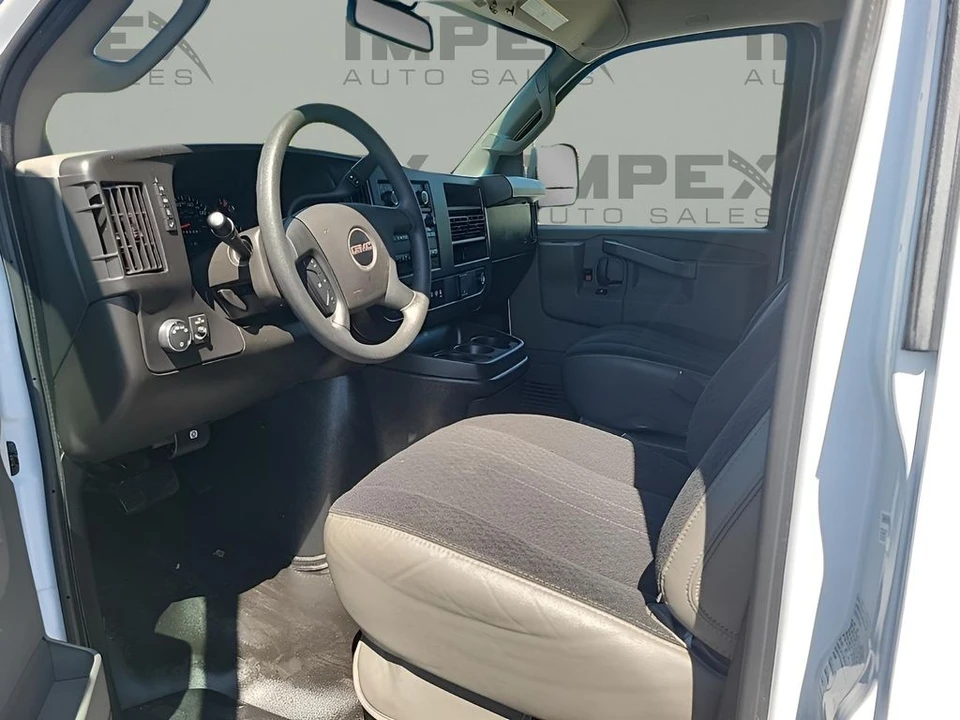 2023 GMC Savana - Image 9 of 12