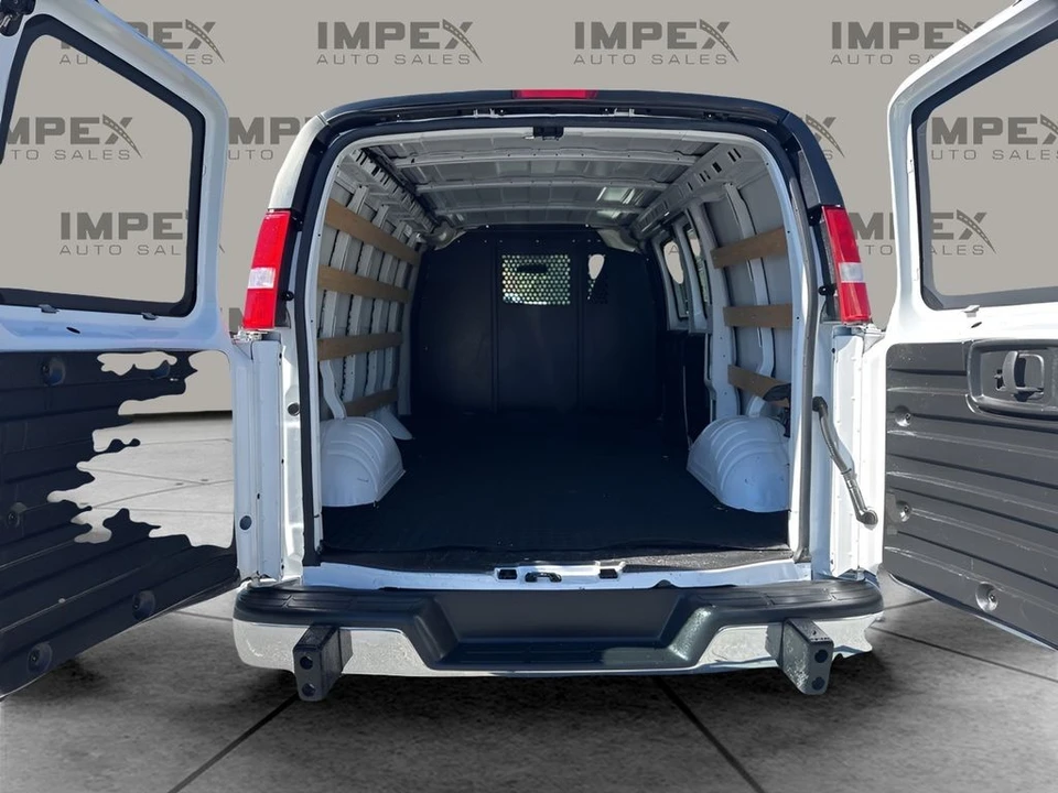 2023 GMC Savana - Image 21 of 21