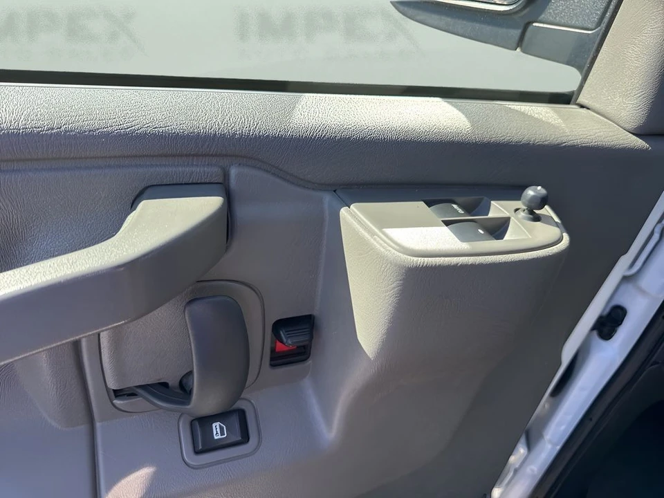 2023 GMC Savana - Image 19 of 21