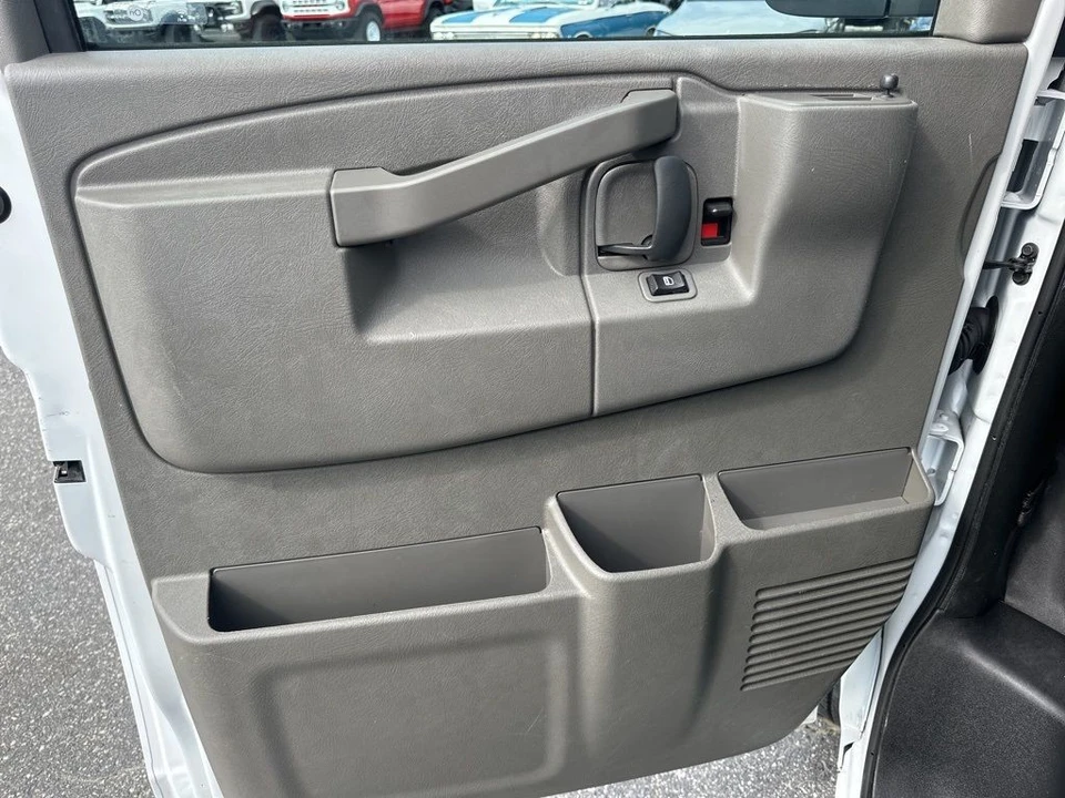 2023 GMC Savana - Image 20 of 21