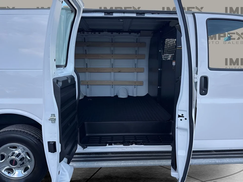 2023 GMC Savana - Image 20 of 21